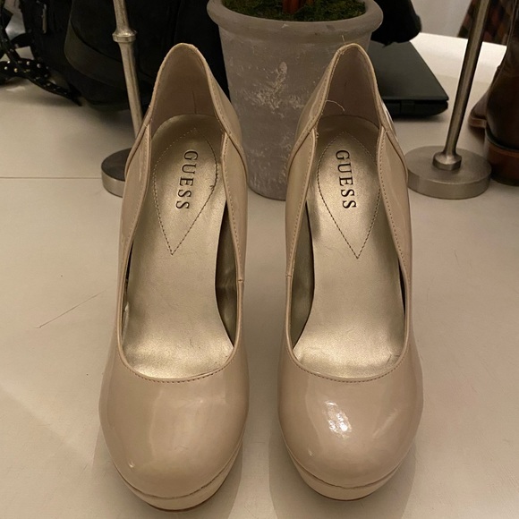 Guess Nude Pumps - Picture 2 of 5
